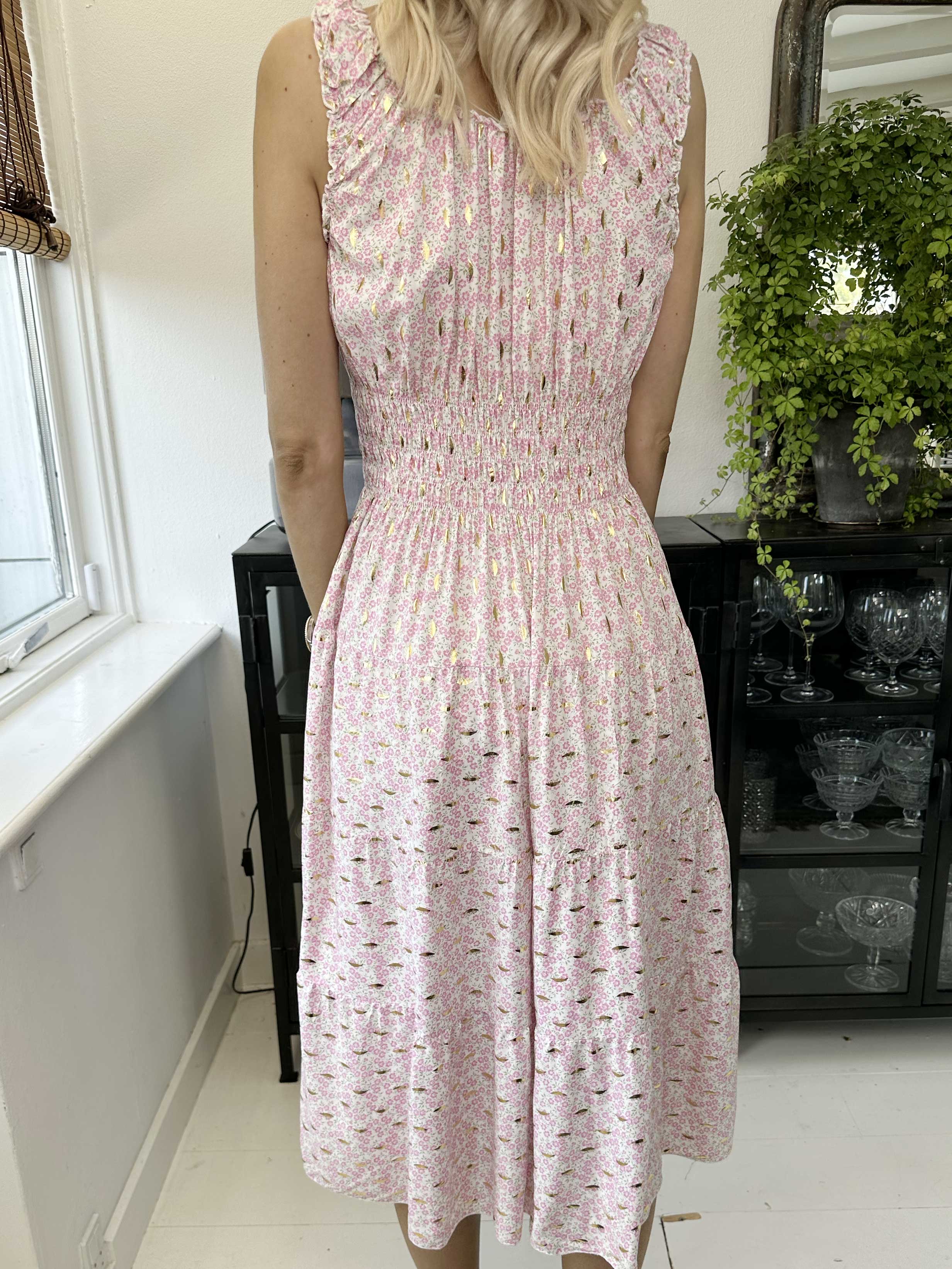 Alicia spring short - Sød blomstret kjole i viscose med smock